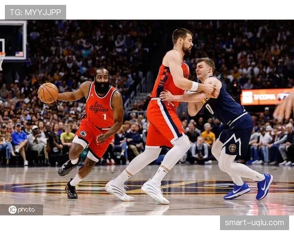 哈登突破制造挡拆拉开空间 提升关键时刻得分效率